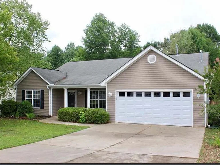 216 Rivers Edge Dr — Photo 1
