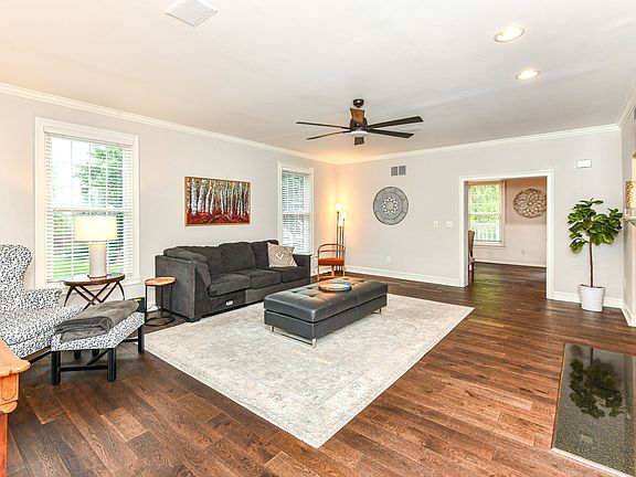 4th image of 4022 Heyward Pl