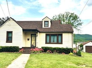 219 E Phillip St, Covington, VA 24426