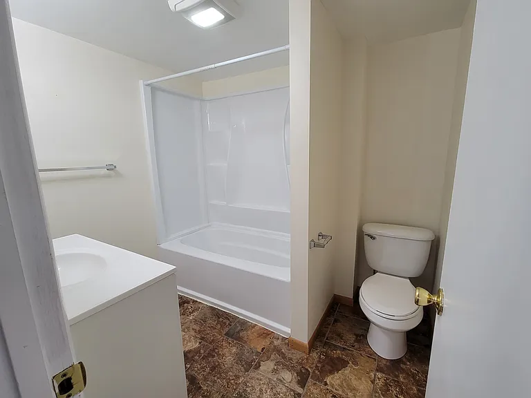 215 N Green St — Photo 5