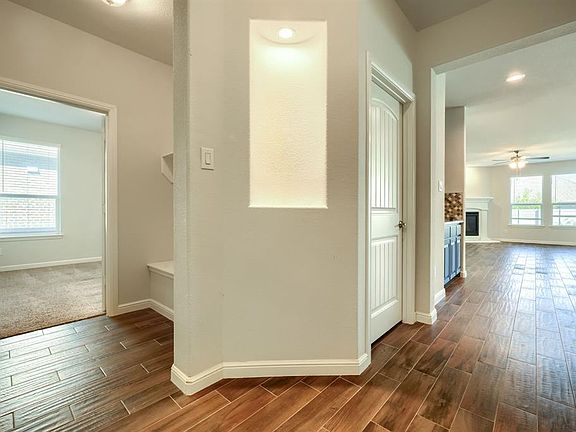 4th image of 936 Meadows Dr