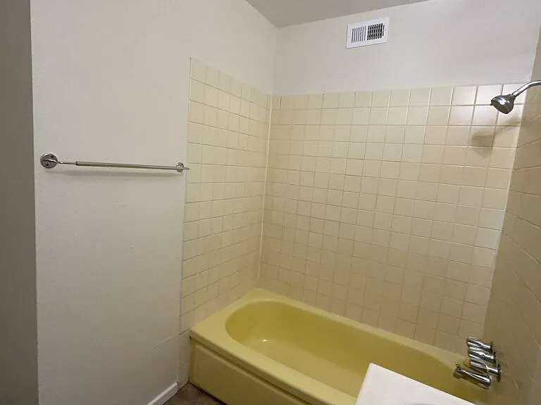 3726 Hazelwood St #24 — Photo 4