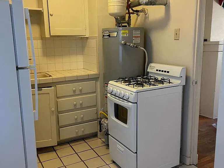 Regina Apartments — Photo 24