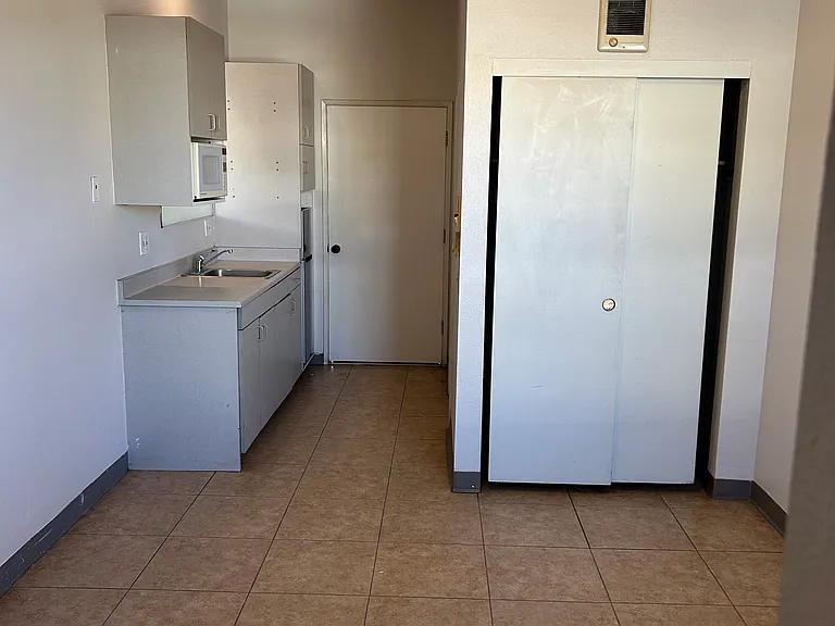 5411 Linda Vista Rd #17 — Photo 8