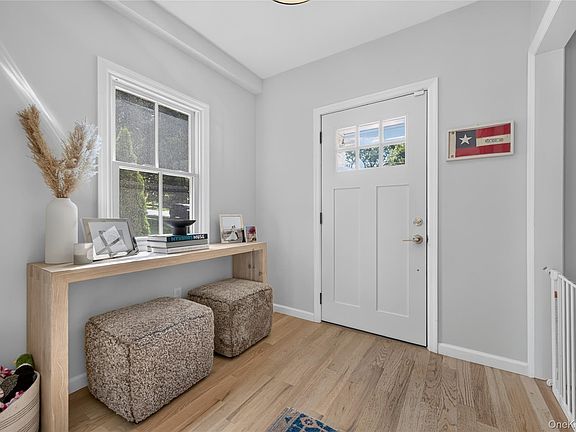 5th image of 15 Bayview Ave