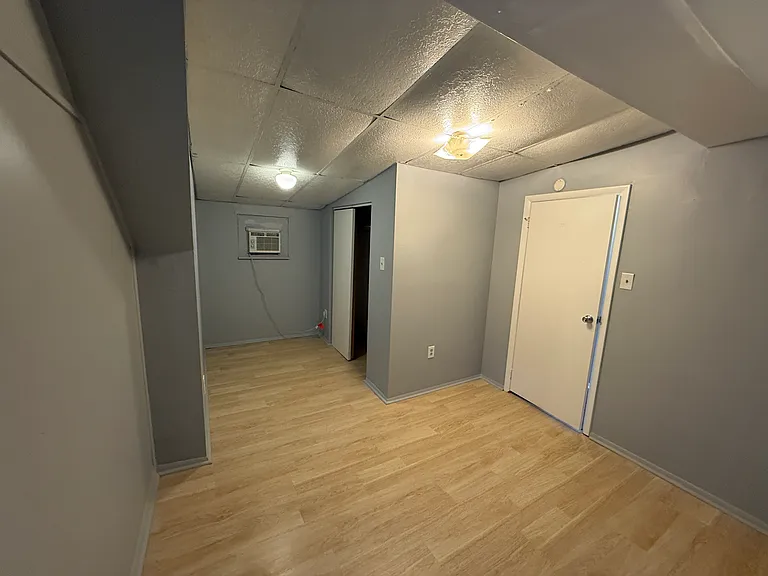 2320 W 11th St — Photo 36