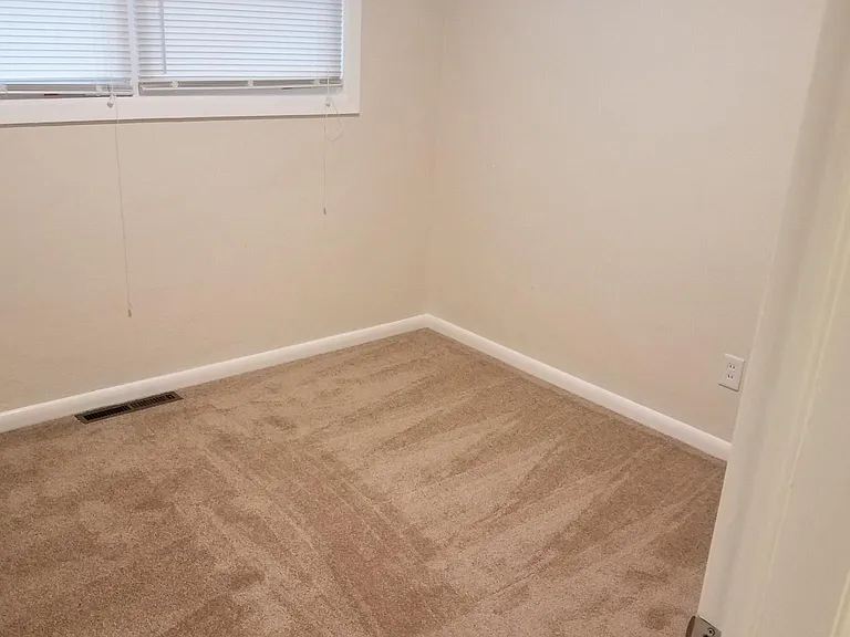 1716 Skyline Dr — Photo 11
