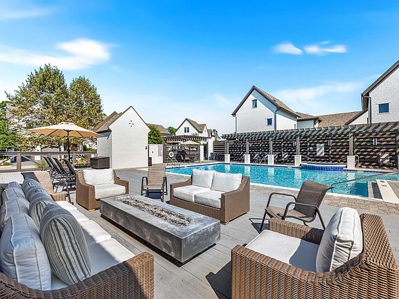 3rd image of 38 Ridgewalk Cir