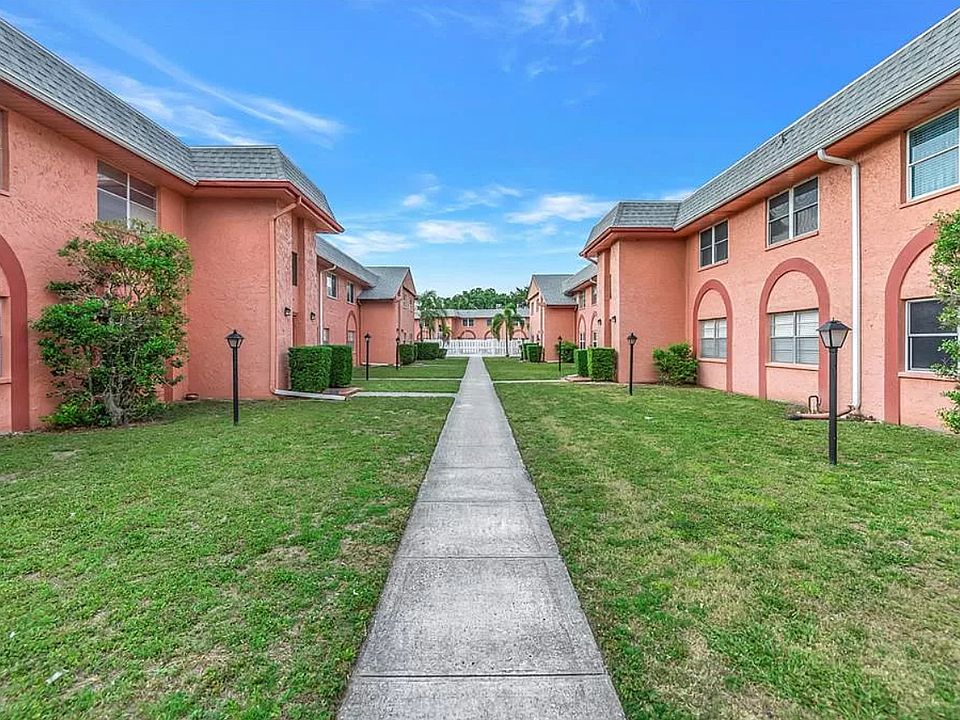 1st image of 251 SW Lincoln Cir N APT 3212