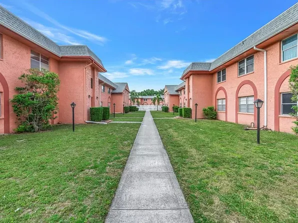 251 SW Lincoln Cir N APT 3212, Saint Petersburg, FL 33703