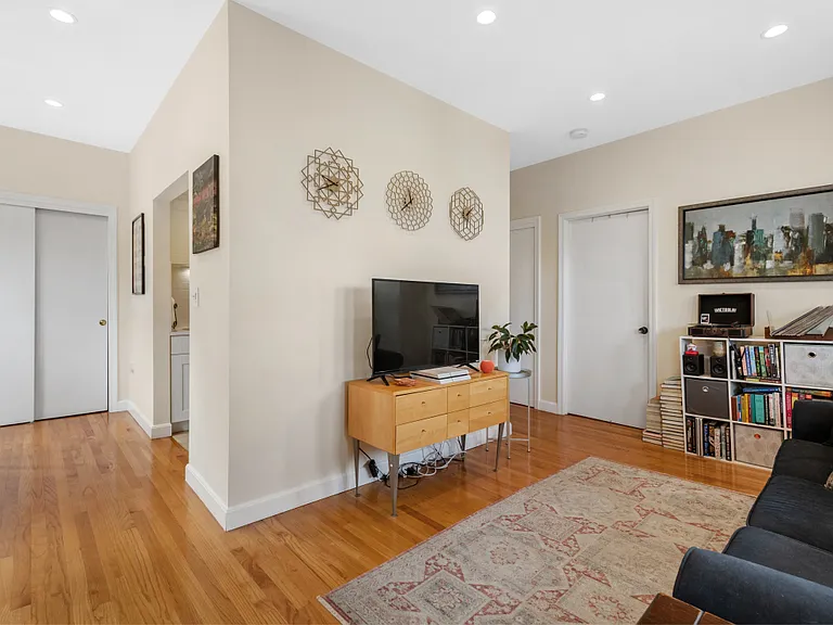 50 Main St #21 — Photo 3