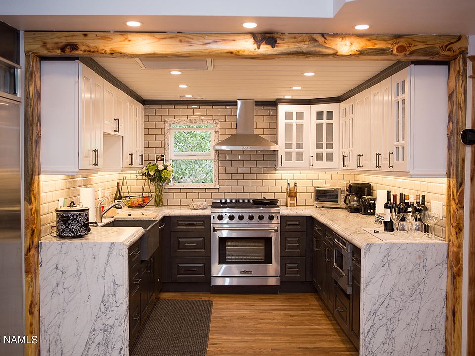 2nd image of 202 S Wc Riles St