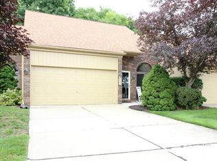 2391 Rochelle Park Dr, Rochester, MI 48309