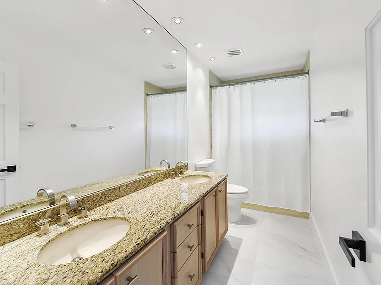 3185 Saint James Dr — Photo 27