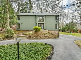 256 Valley Rd, Wexford, PA 15090