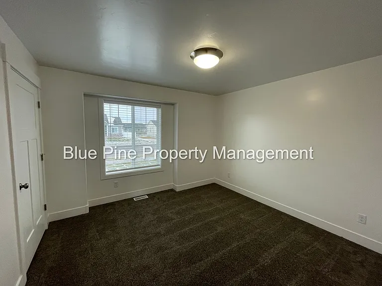 6047 Cedarwood Ln — Photo 8