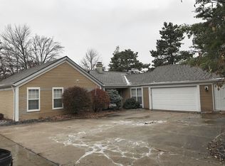 16482 Weymouth Ln, Strongsville, OH