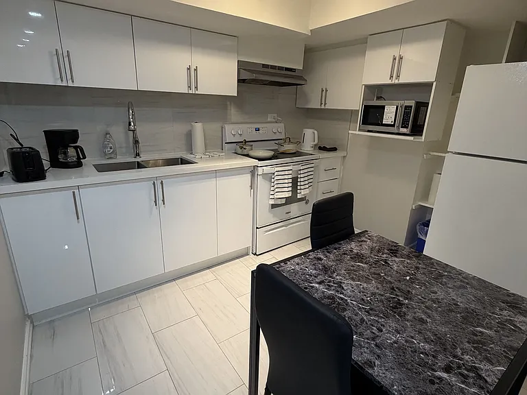 6760 Darcel Ave #BASEMENT — Photo 5