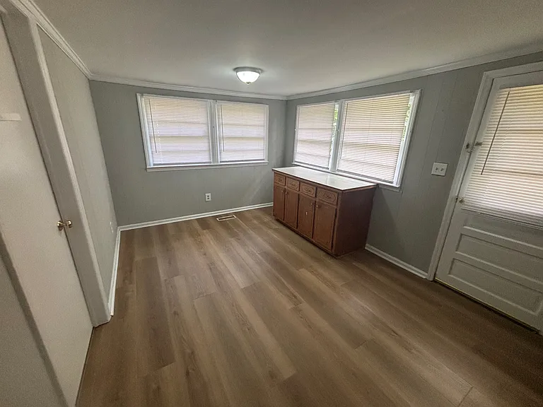 402 E Branch St — Photo 3