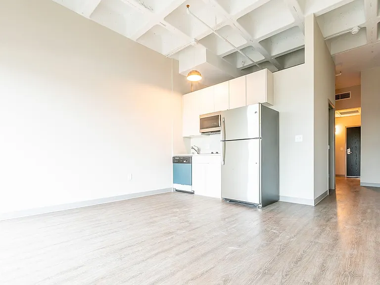 735 W Wisconsin Ave — Photo 45
