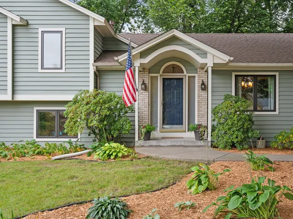 5435 Riverwood Ln, Savage, MN 55378