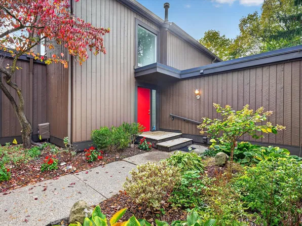 9 Westbury Ct, Ann Arbor, MI 48105