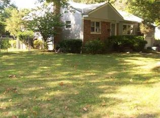 65 Hill Rd, Farmingdale, NY 11735