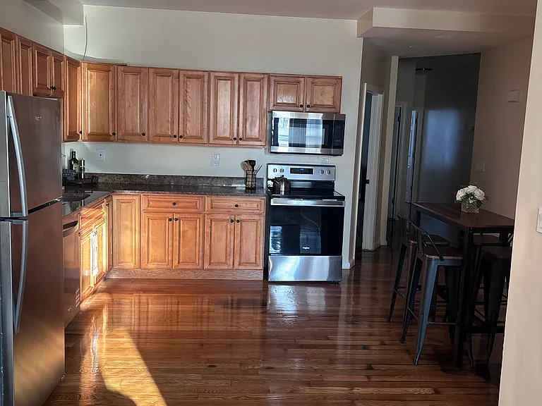 252 Warren St #3 — Photo 2
