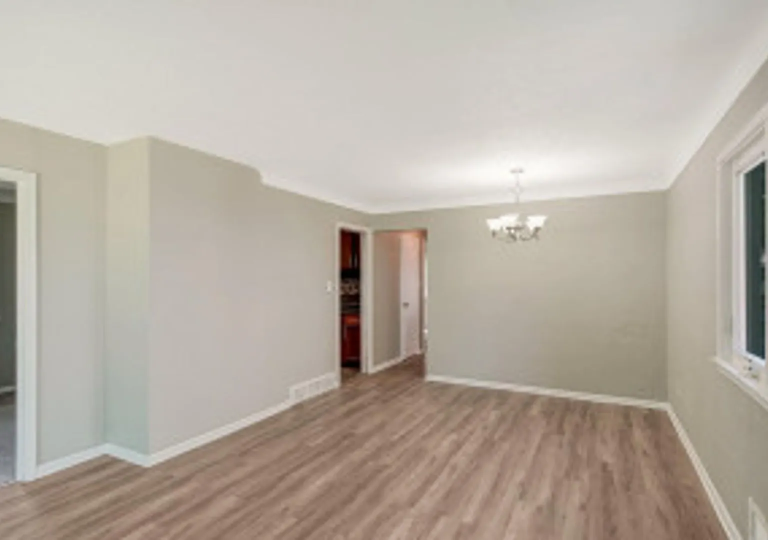 Coming Soon! Large 5 Bed | 2 Bath House W/ Fenced Yard & Garage! — Photo 3
