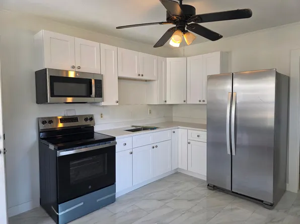 5719 14th St E APT A, Bradenton, FL 34203