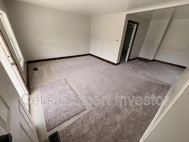 4 bed, 2.0 bath, 1280 sqft, $1,400 — Photo 2