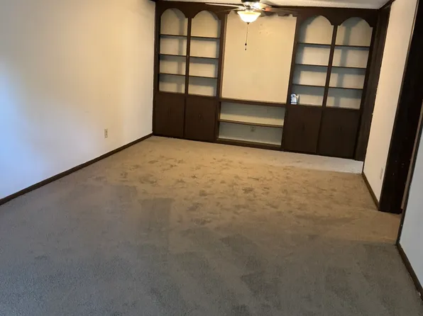 5297 Dalewood Dr APT 212, Cross Lanes, WV 25313