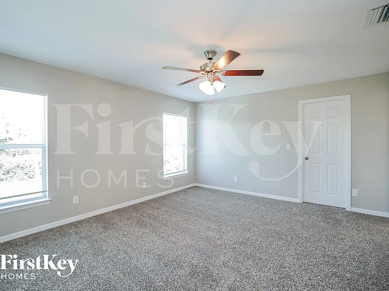 2209 NW 37th Ave — Photo 8