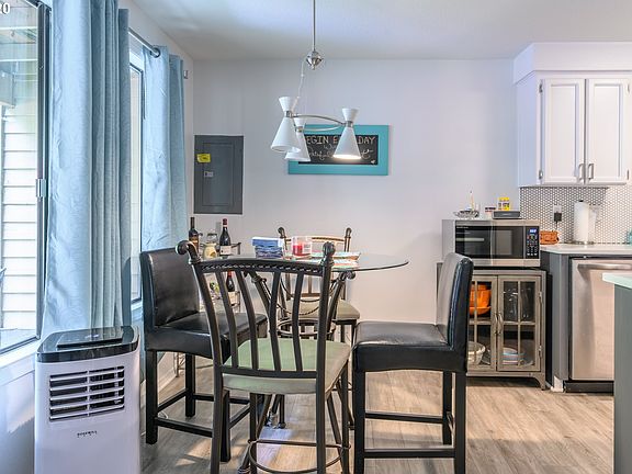 5th image of 607 SE 121st Ave APT 39