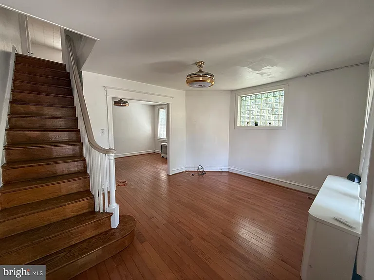 300 Devereaux Ave — Photo 11