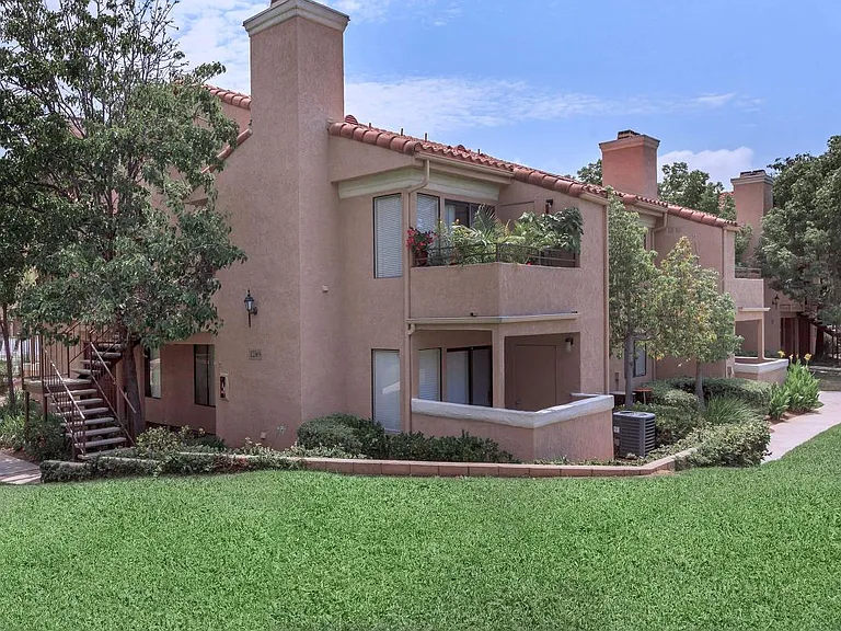 Rancho Hillside Apartments — Photo 9