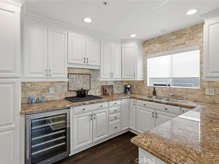 720 Manhattan Beach Blvd — Photo 15