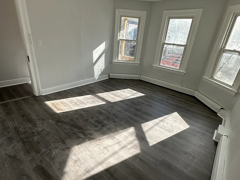515 Jane St #1L — Photo 8