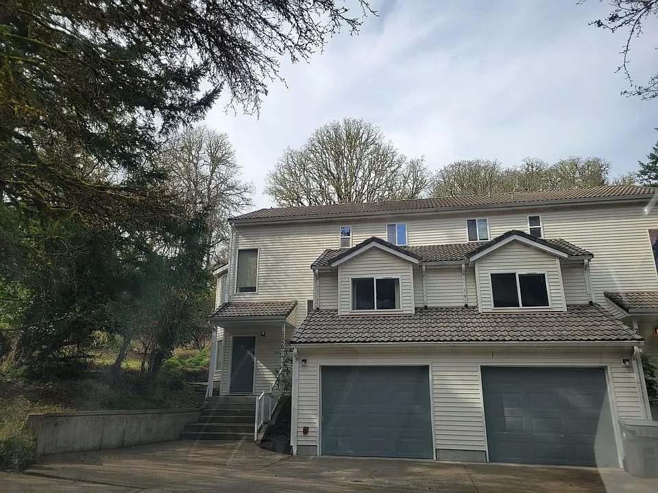 2250 NW Hummingbird Dr