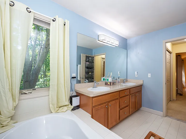 3481 Castlewood Ct — Photo 40