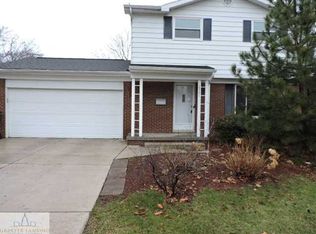 2901 Tulane Dr, Lansing, MI