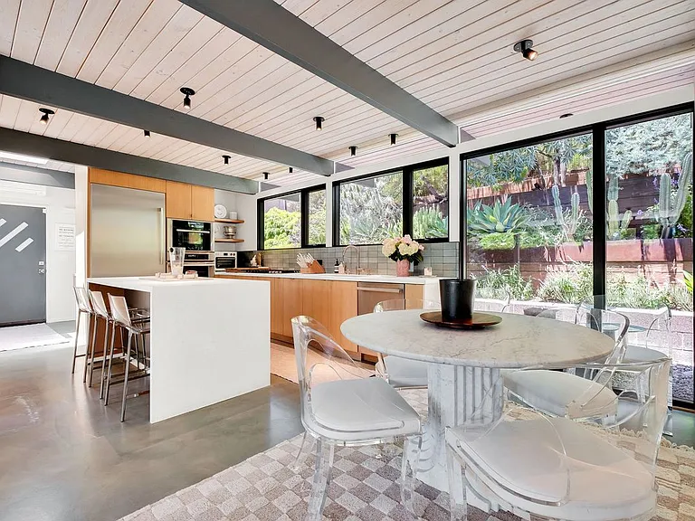 8967 Wonderland Park Ave — Photo 27