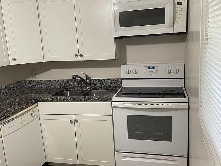 613 Rockcreek Rd #B — Photo 7