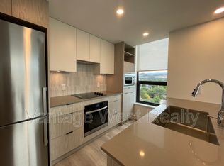 1488 Bertram St #1105, Kelowna, BC V1Y2G2