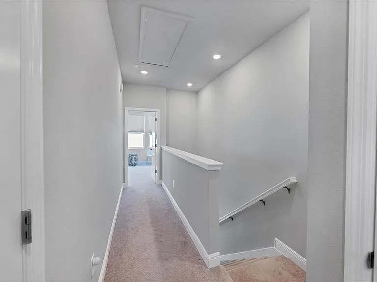 2329 Lindstrom St — Photo 15
