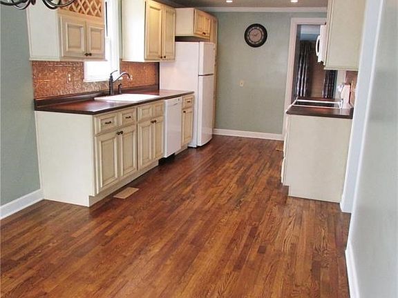 Updated kitchen, new Bosch dishwasher, electric range, cabinets and backsplash