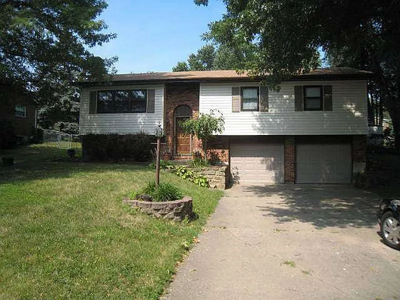 811 Niewahner Dr photo 1