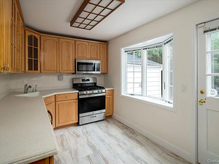 32 Chester Ave — Photo 9