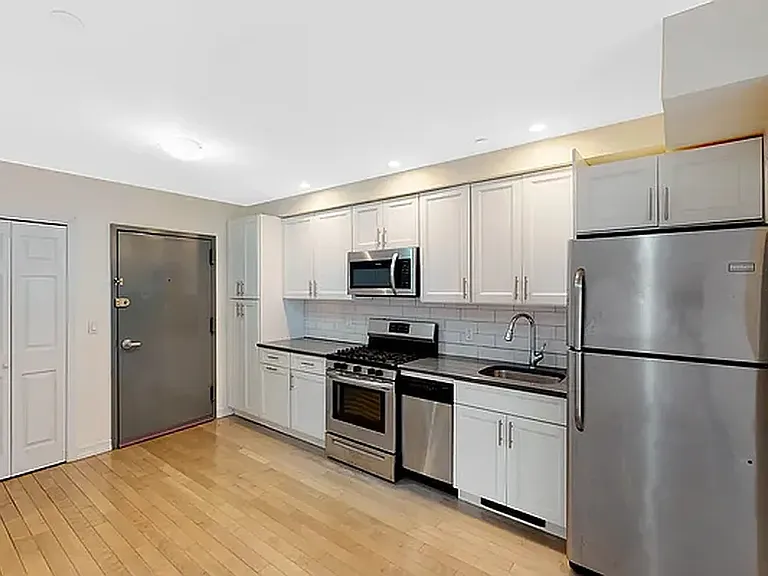 821 9th Ave #4A — Photo 3