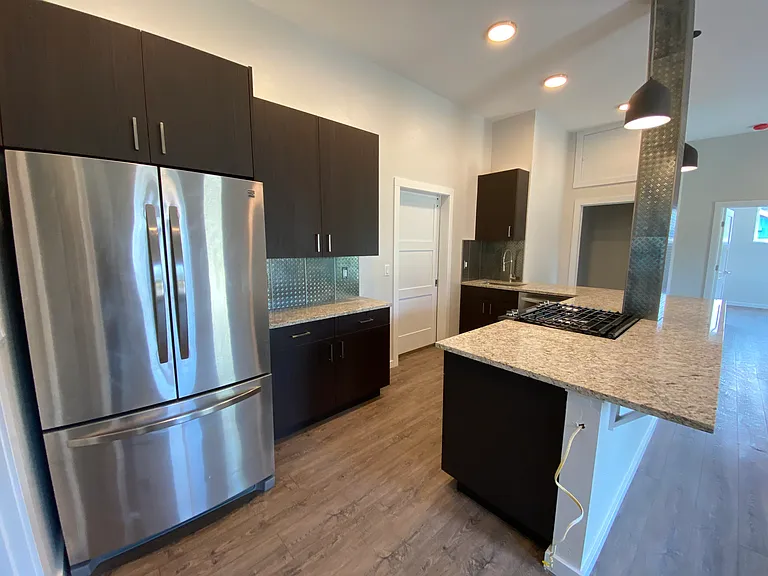 350 Oak St — Photo 3